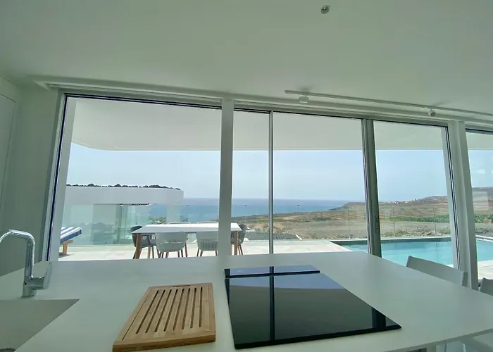 Вілла Rocavista - With Heated Rooftop Pool And Amazing Ocean View *