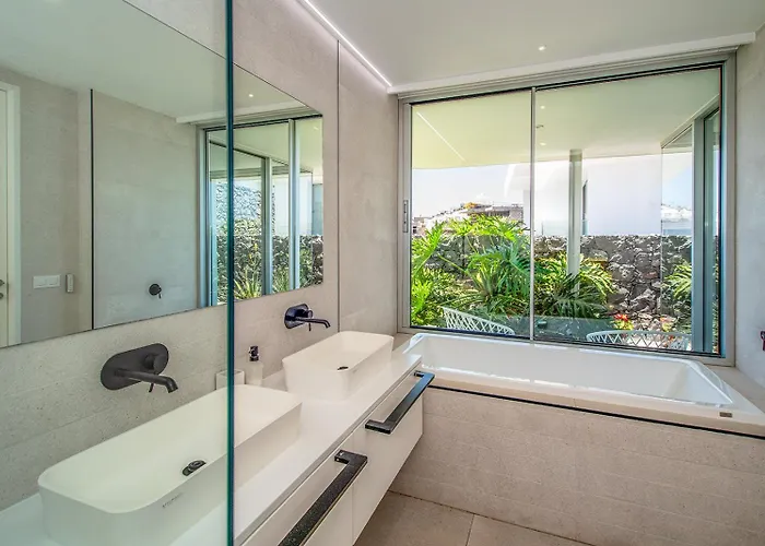 Вілла Rocavista - With Heated Rooftop Pool And Amazing Ocean View