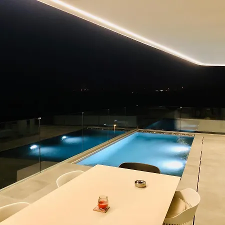 Rocavista - With Heated Rooftop Pool And Amazing Ocean View Вілла *